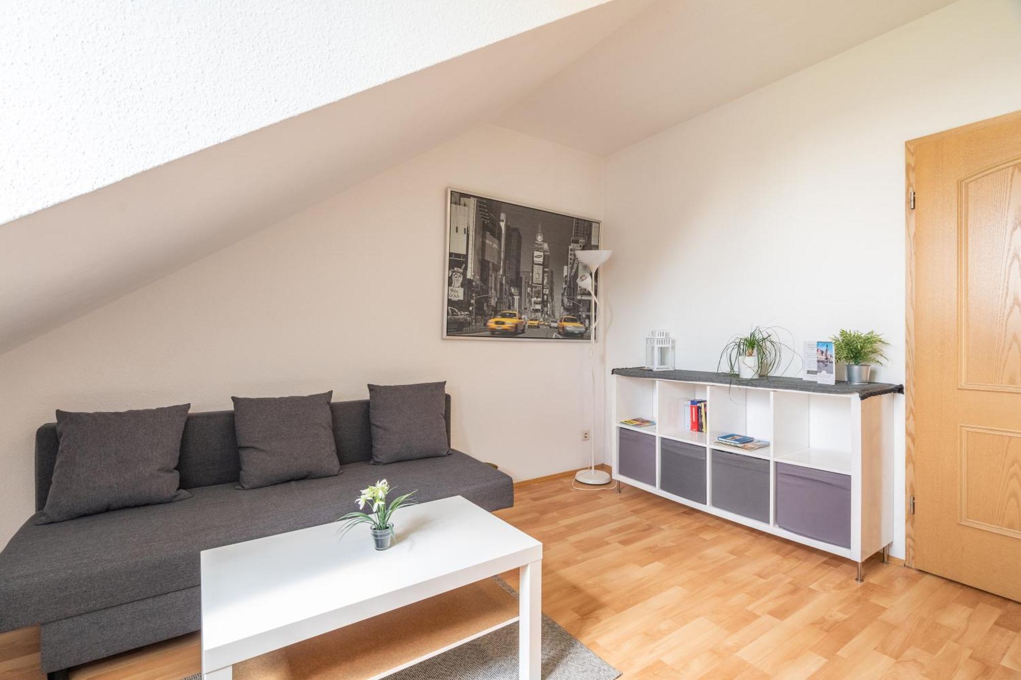 Gemuetliche Dachgeschosswohnung -Waldstrassenviertel Leipzig Exterior foto